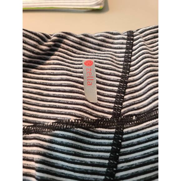 Zella black grey striped capri leggings - small - Picture 5 of 5
